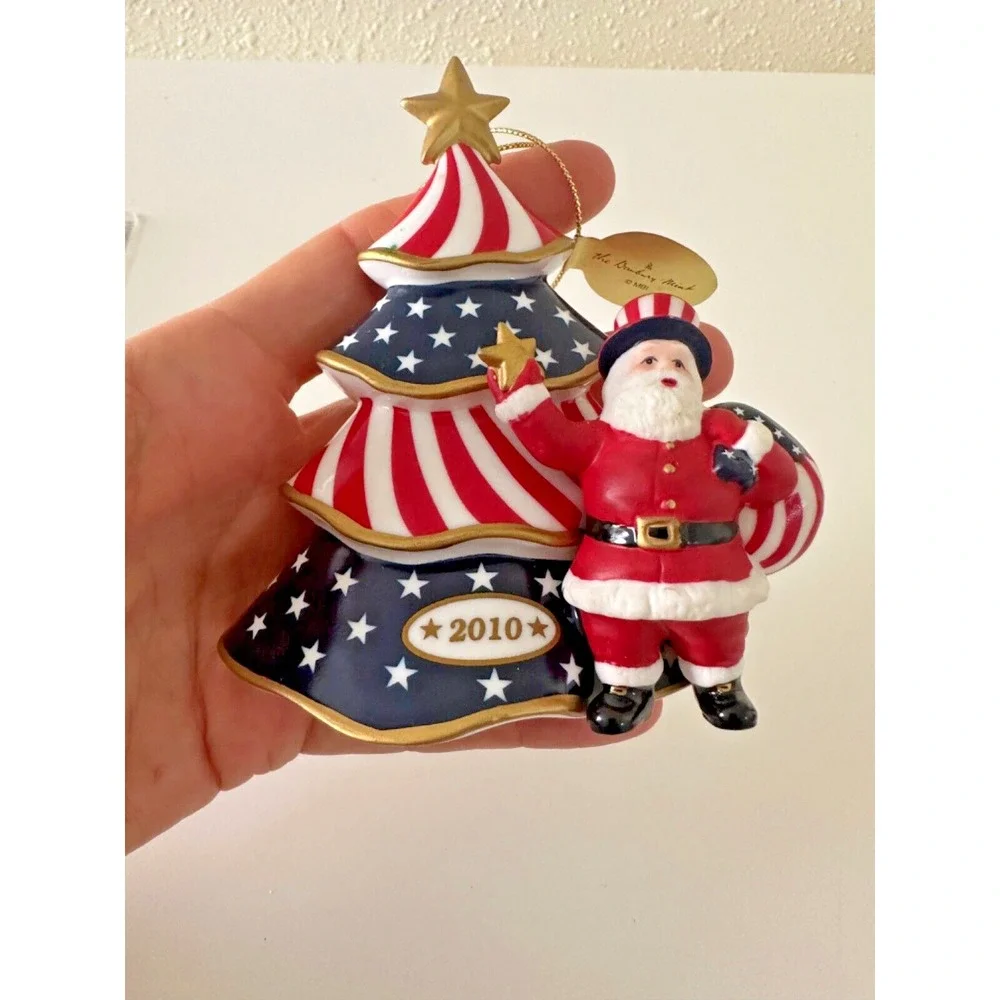 Danbury Mint celebrate holiday